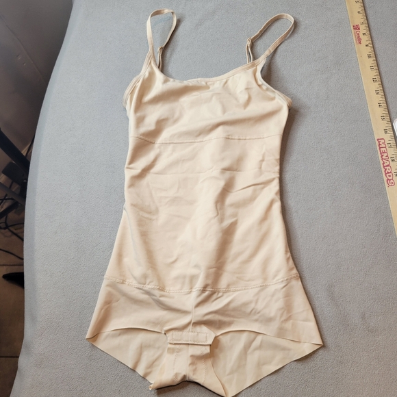 Women's Flexees Maidenform Cool Comfort Firm Romper Tan Small - Picture 1 of 5